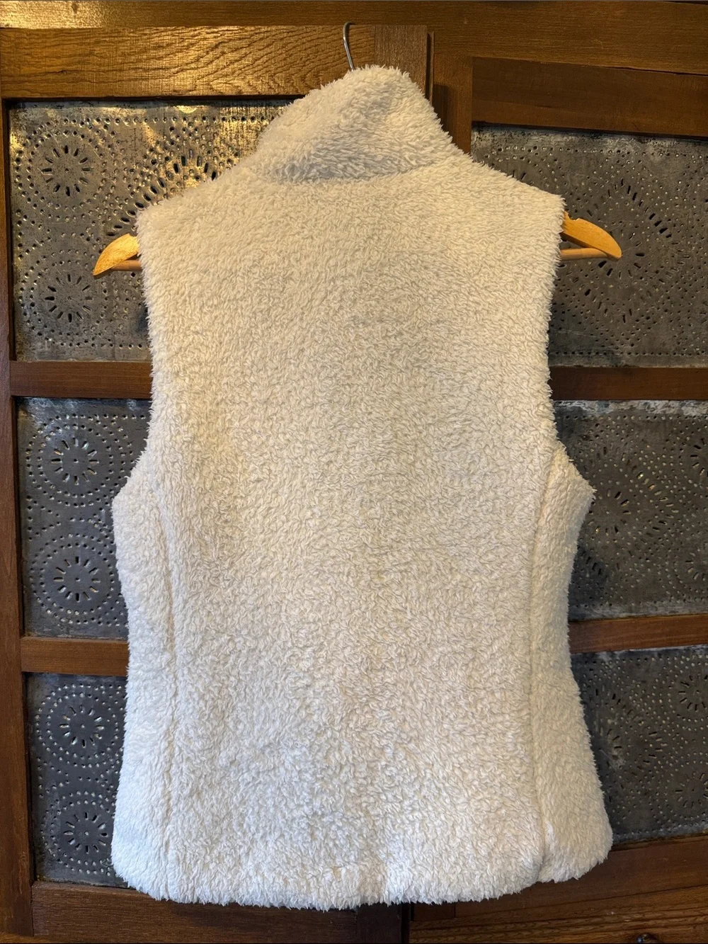 Patagonia white fuzzy vest Large